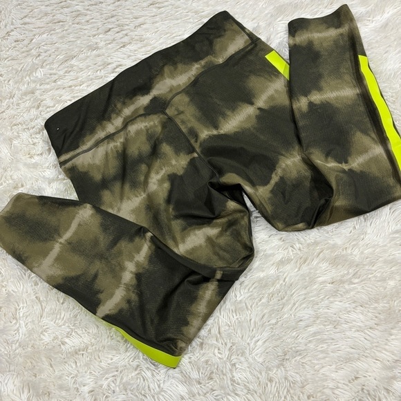 NIKE Womans Green Camo Leggings plus size 1X - Picture 12 of 14